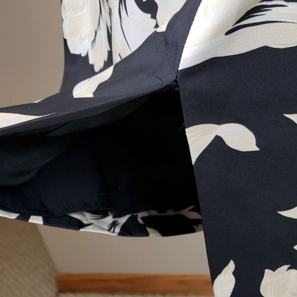 {Ann Taylor} 100 % Silk Floral Dress Petite - Picture 4 of 5